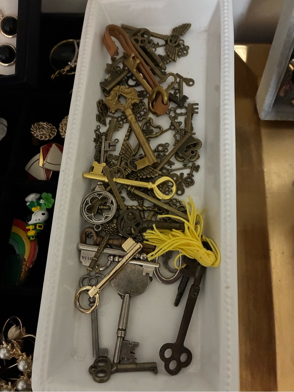Vintage-Style Decorative Keys Wall Tray - Assorted Metallic and Yellow